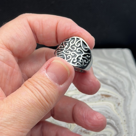 Women’s Silver Fashion Ring, Various Sizes - Picture 3 of 5